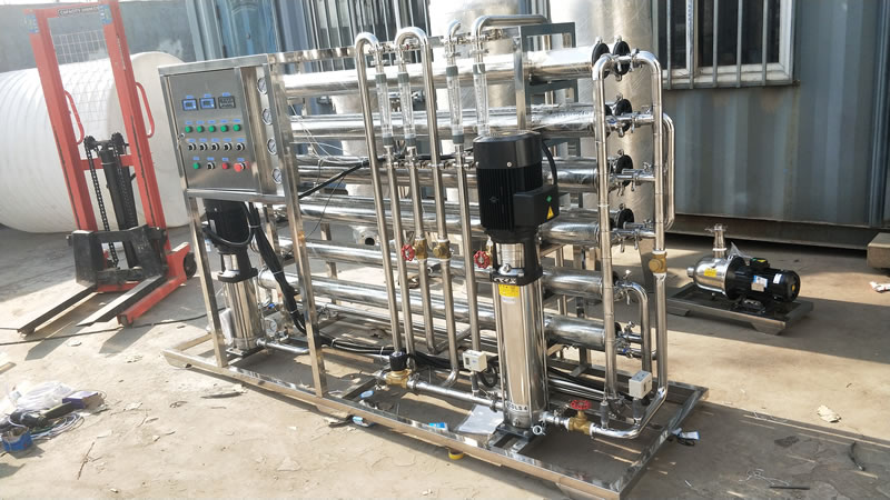 唐山一家日本企業上的2噸反滲透純凈水設備,工廠生產車間對電子設備沖洗用水